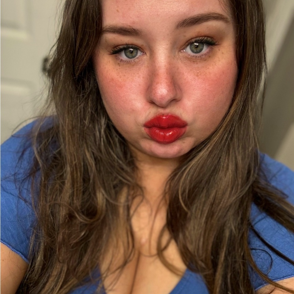 Meet your Posher, Adrienne